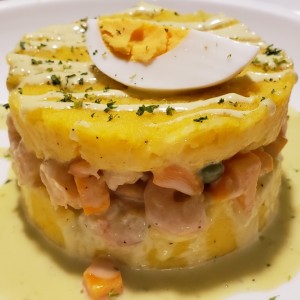 Causa de camarones