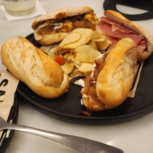 JAMON SERRANO, MOZZARELLA, LECHUGA, TOMATE Y PESTO
