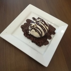 Brownie con helado