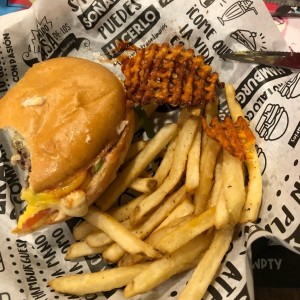 hamburguesa de la abuela con papas y camote