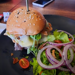 ayala trufa con ensalada de la casa