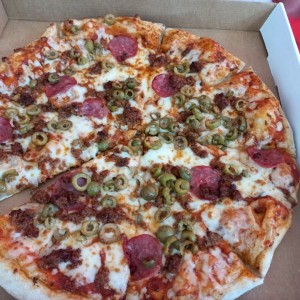 pizza con aceitunas verdes