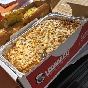 Combo lasagna con pan ajo y soda