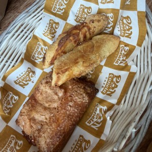 Quesitos & Pan de Guayaba
