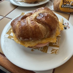 Desayunos - Croissant Completo