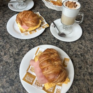 Desayunos - Croissant Completo