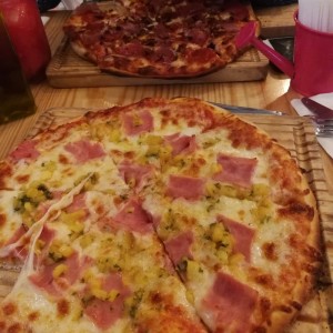 Pizza Hawaiana y 4 Carnes