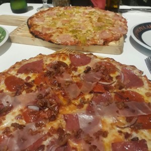 pizza hawaiana y 4 carnes