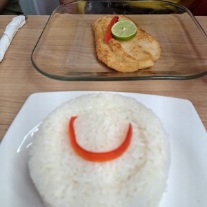 Filete de pescado con arro blanco