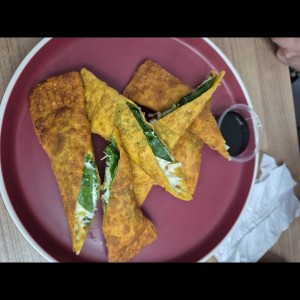 Wanton relleno con espinacas y queso