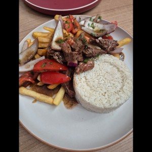 PLATOS FUERTES - Lomo Saltado