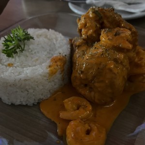 Pescado relleno de camarones