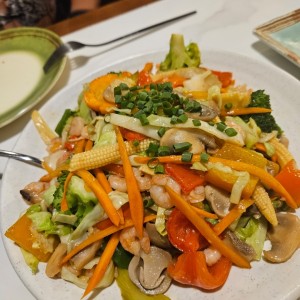 Chop suey con camarones