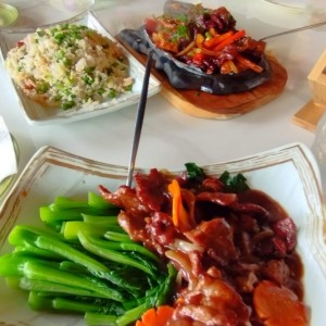 Carne con hojas de mostaza