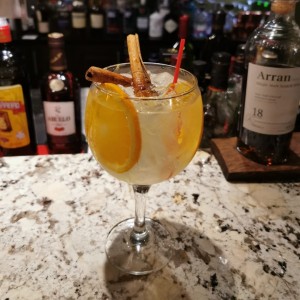 Gin con naranja y canela