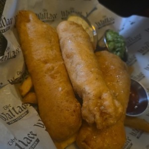 Platos fuertes - Fish and chips  con gisantes