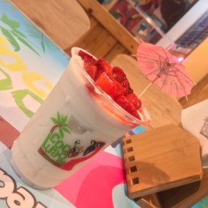cocada con topping de fresa 
