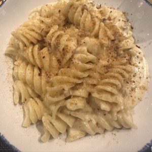 FUSILLI GIGANTI DI GRAGNANO AL PARMIGIANO TRUFADO