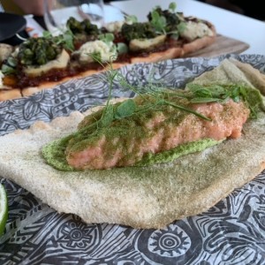 toast de tartar de salmon