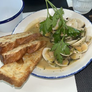 Small Eats - VONGOLE & CIABATTA