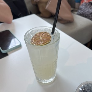 Limonada con Hierbabuena