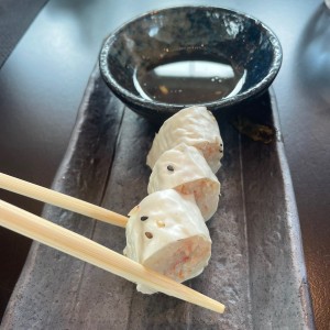 Sushi terciopelo con salsa matequilla clarificada un toque dulce