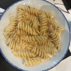 FUSILLI GIGANTI DI GRAGNANO AL PARMIGIANO TRUFADO