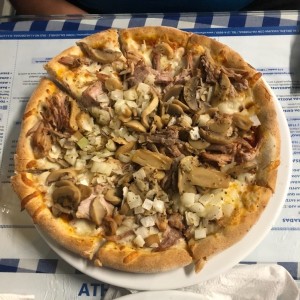 Pizza Athens ...Pernil, hongos y cebolla