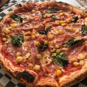 Jamon, albahaca y maiz