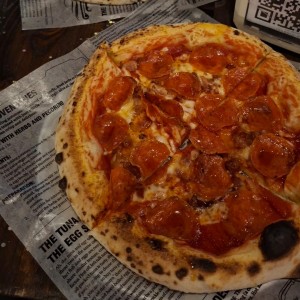 Pizza 90s Pepperoni bacon y miel