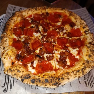 Pizza con Pepperoni, Bacon y miel