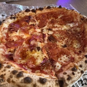 Pizza 90s Pepperoni bacon y miel