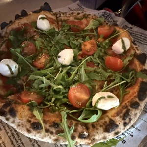 Pizza bocconcinis pesto