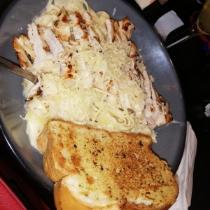 pasta Alfredo con pollo