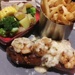 Carne con camarones