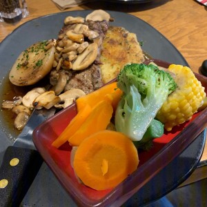 Sirloin con vegetales.