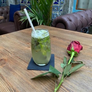 Limonada con hierbabuena