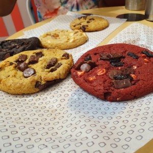 Galletas Xl de red velvet y chocolate