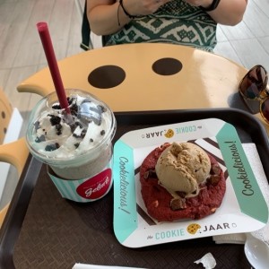 shake de chocolate y galleta red velvet