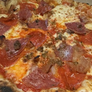 Pizzas Tradicionales - Pizza Carnivor