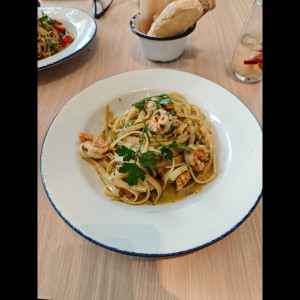 Fetuccini Aglio, Olio E Gamberetti