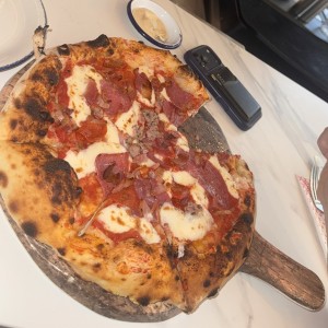 Pizzas Tradicionales - Pizza Carnivor