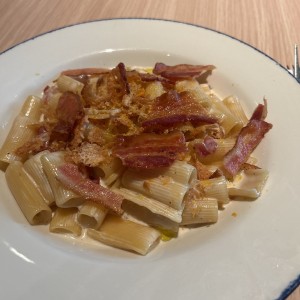 Rigatoni Ni Carbonara Ni Alfredo