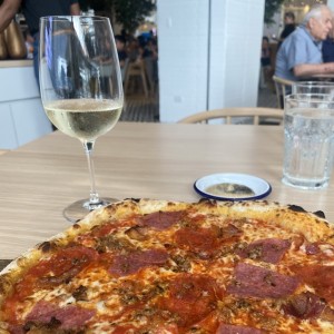 Pizzas Tradicionales - Pizza Carnivor