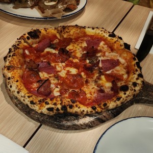 Pizzas Tradicionales - Pizza Carnivor