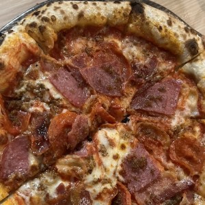 Pizzas Tradicionales - Pizza Carnivor