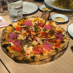 Pizzas Tradicionales - Pizza Carnivor