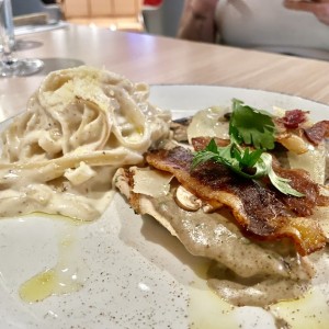 Cartoccio De Filete Mignon Pollo con pasta