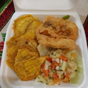 Filete de corvina con patacones