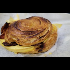 Bacon Gouda Bun Roll
